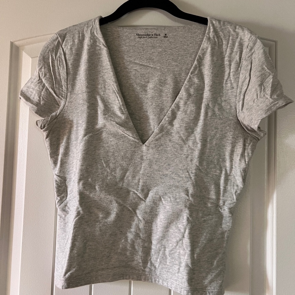 Abercrombie & Fitch V neck